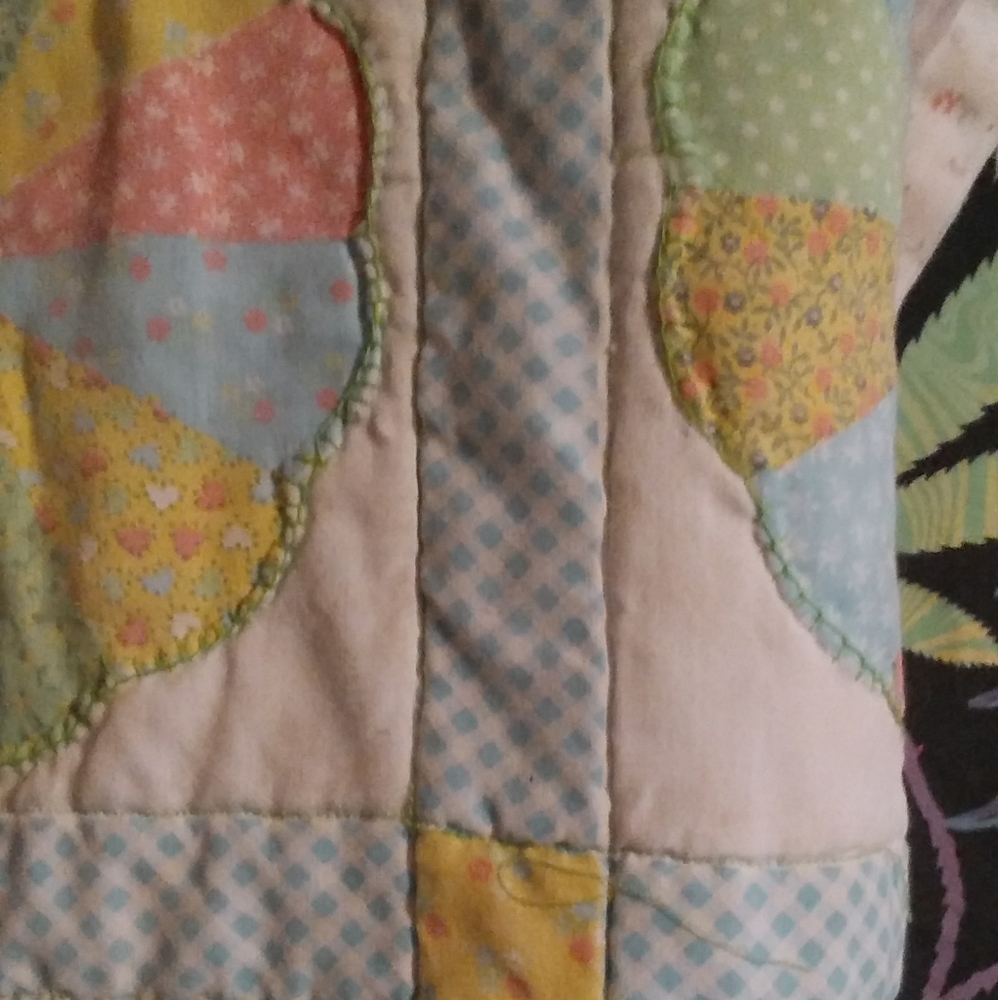 Handmade quilt - Picture 3 of 7